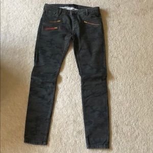 Camo cropped denim pants